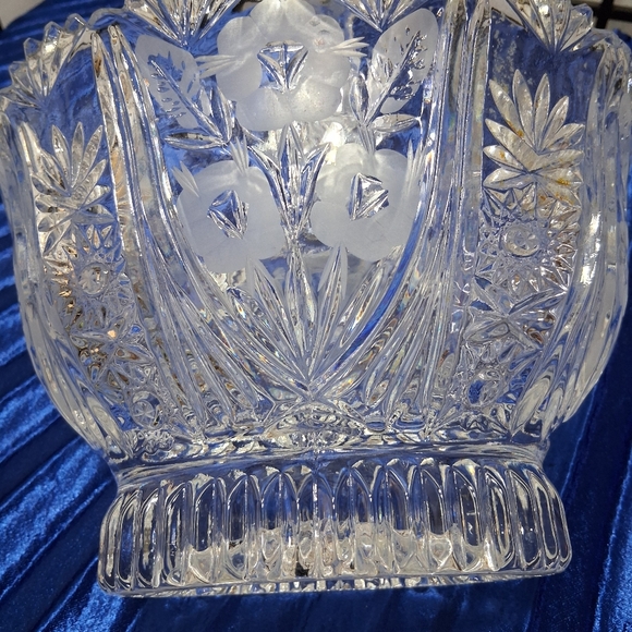 Elegant Crystal Basket with Floral Design - Picture 14 of 16